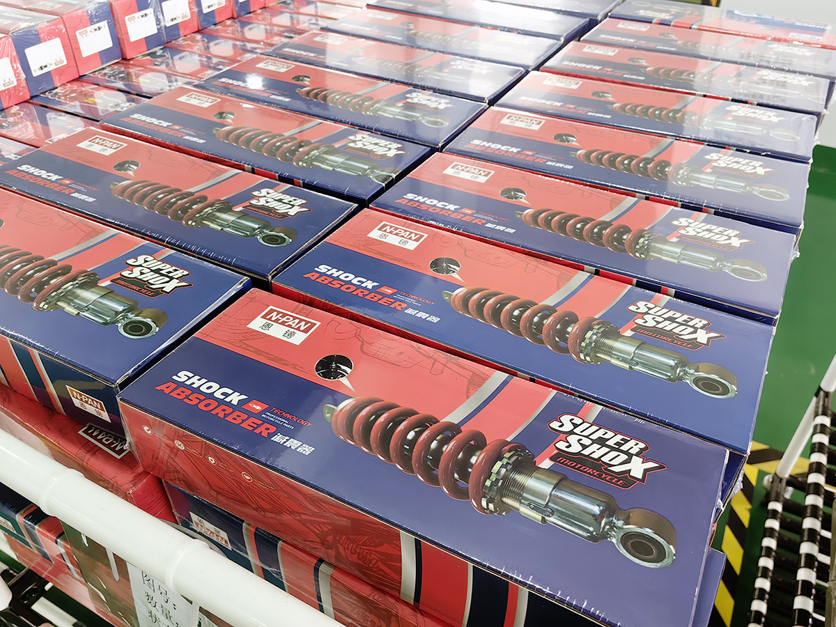 恩镑后置减震器